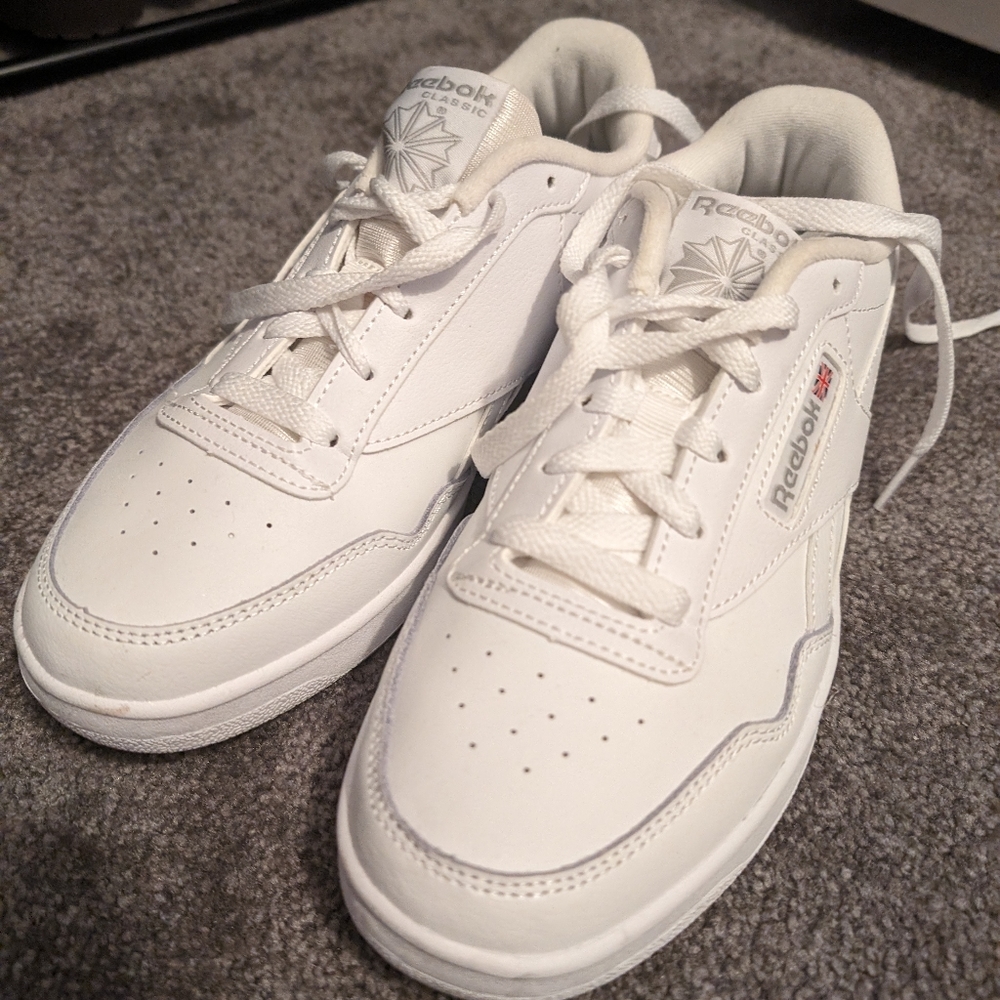 Women's Reebok sneakers